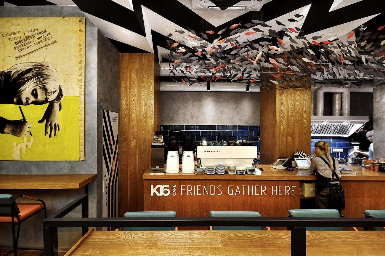 В Перми появилось новое заведение под названием K16 Café. Над интерьером работала студия дизайна- ALLARTSDESIGN. Задача была создать новое заведение для жителей города, с интересным интерьером, в котором ранним утром можно заказать Овсяную кашу, гранолу, 
